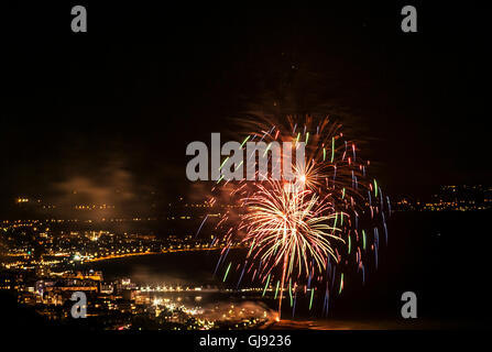 Eastbourne, East Sussex, Großbritannien. August 2016. Airbourne Feuerwerkfinale nach einer tollen Show an der Südküste. Stockfoto