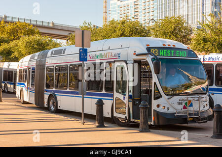 Nashville MTA 93 Music City Star West End Shuttle erwartet Abfahrt vom Flussufer entfernt in Nashville, Tennessee. Stockfoto