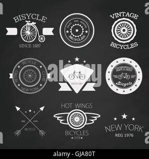 Kreide-Vektor set alte Fahrräder Shop-Logo. Stock Vektor