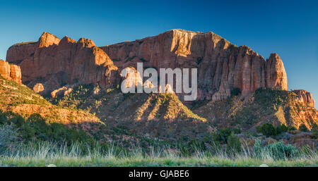 Holz Top Mountain, Shuntavi Butte, vom Kolob Canyons Panoramafahrt, Kolob Canyons bei Sonnenuntergang, Zion Nationalpark, Utah, USA Stockfoto