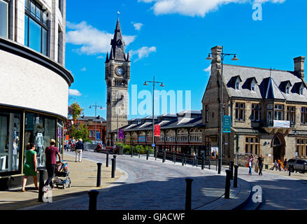 Hohe Reihe und Clock Tower, Darlington, County Durham, England UK Stockfoto