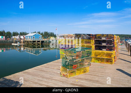 Krabben Sie-Farm und Krabben Käfige auf Saint George Halbinsel, Maine, USA Stockfoto