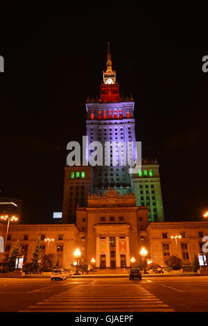 Der Palast der Kultur und Wissenschaft (Polnisch: Pałac Kultury ich Nauki) ist eine bemerkenswerte High-Rise Gebäude in Warschau, Polen Stockfoto