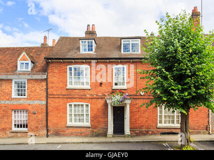 Typische roten Backstein Georgian style Stadthaus in High Street, Hungerford, Berkshire Stockfoto