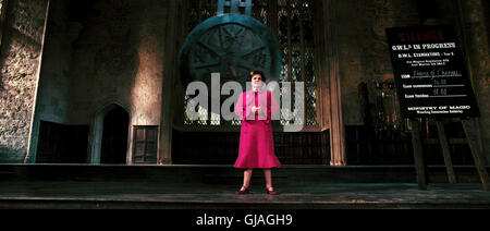 Harry Potter Und der Orden des Phönix / Dolores Umbridge (IMELDA STAUNTON)-Regie: David Yates aka. Harry Potter und der Orden des Phönix Stockfoto