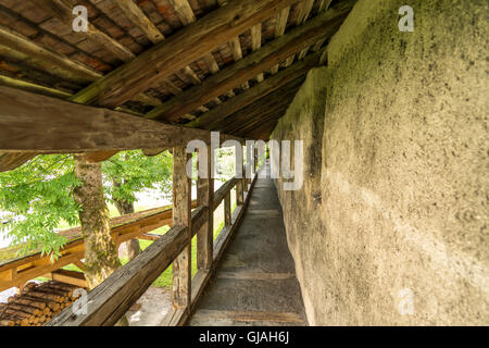 Wand-Stadt in der historischen alten Stadt von Schongau, Oberbayern, Bayern, Deutschland, Europa Stockfoto