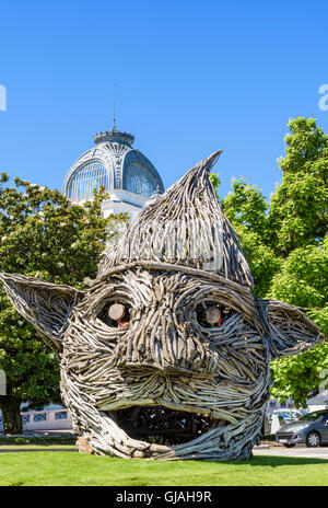 Eines der Treibholz Skulpturen feierte Le Fabuleux Dorf des Flottins Festival zu Weihnachten, Évian-Les-Bains, Frankreich Stockfoto