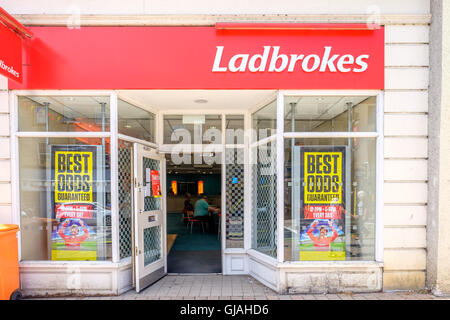 Ladbrokes Wetten-Shop in Highgate Kendal Cumbria Stadtzentrum Stockfoto