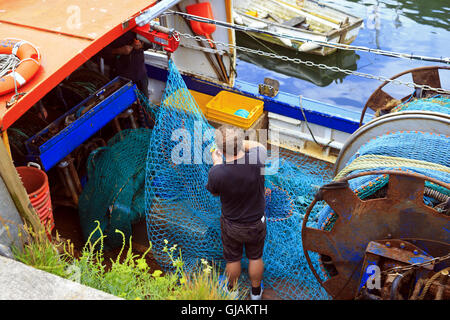 Reparatur der Fischernetze Stockfoto