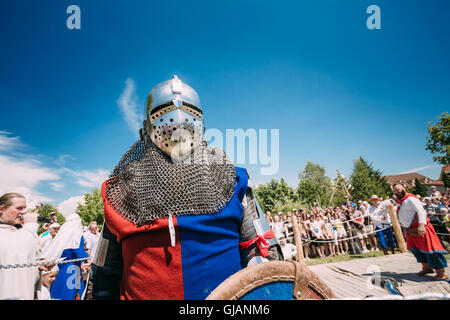 Ethnologisches, Belarus - July19, 2014: Denkmalpflege der ritterlichen Kämpfe auf der mittelalterlichen Kultur festival Stockfoto