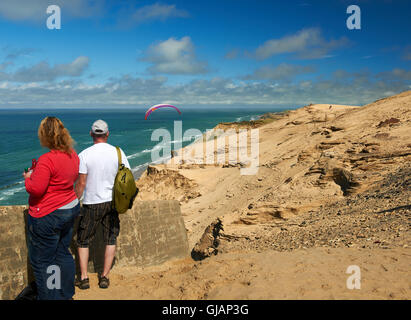 Gleitschirme am Rubjerg Knude Leuchtturm, Loenstrup, Dänemark Stockfoto