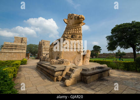 Große Statue von Nandi Bull vor Gangaikonda Cholapuram Hindutempel, Tamil Nadu, Indien Stockfoto