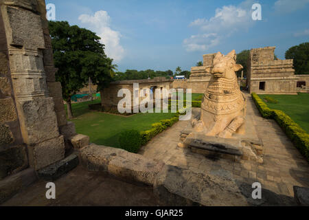 Große Statue von Nandi Bull vor Gangaikonda Cholapuram Hindutempel, Tamil Nadu, Indien Stockfoto