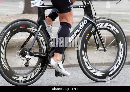 Radsportler, Cervelo Fahrrad bei 2016 britischen Elite Triathlon Meisterschaften wie Tri Liverpool das beste der britischen Elite-Wettbewerb veranstaltet. Stockfoto