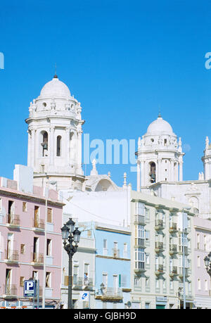 Türme der Kathedrale von Campo del Sur Cadiz, Spanien. Stockfoto