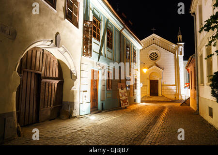 SIGHISOARA, Rumänien - Juli 07: Nachtansicht der historischen Stadt Sighisoara am 7. Juli 2015. Stadt, in der Vlad Tepes, Dracu geboren wurde Stockfoto