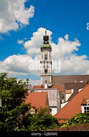 Panorama mit der katholischen Pfarrkirche Turm von St. Georg Freising Stockfoto