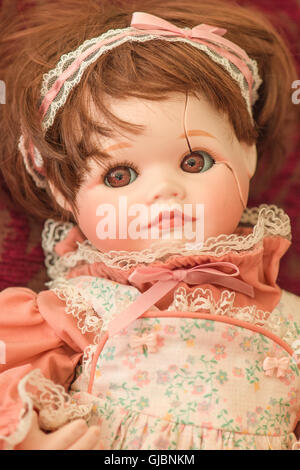 China/Porzellanpuppe - Gesicht gebrochen Stockfoto
