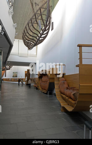 Unterwasser-Archäologie-Museum, hängt von der Decke, Cut-away Schiff, beladen mit Amphoren an Wand Modell der phönizischen Schiffsrumpf. Stockfoto