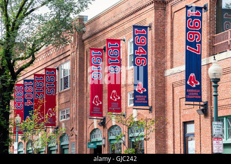 Fenway Park Championship Banner auf Yawkey Weg, Boston, Massachusetts Stockfoto