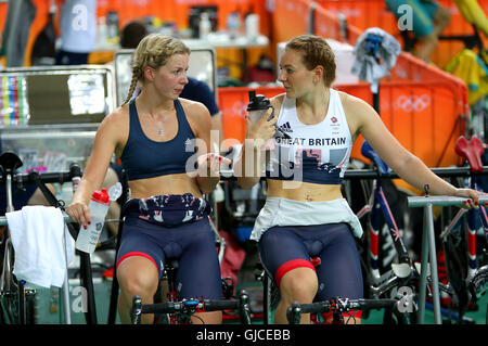 Großbritanniens Rebecca James (links) und Katy Marchant am neunten Tag der Olympischen Spiele in Rio, Brasilien. Bild Datum: Sonntag, 14. August 2016. Bildnachweis sollte lauten: David Davies/PA Wire. NUR ZUR REDAKTIONELLEN VERWENDUNG Stockfoto