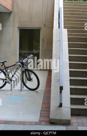 Einsames Fahrrad an der Georgia Tech Stockfoto