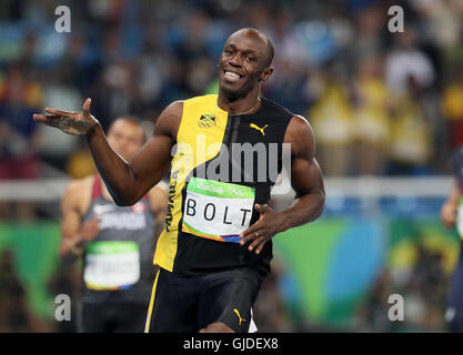 Jamaikas Usain Bolt gewinnt am neunten Tag der Olympischen Spiele in Rio, Brasilien, beim 100-Meter-Finale der Männer im Olympiastadion Gold. Bilddatum: Sonntag, 14. August 2016. Bildnachweis sollte lauten: Martin Rickett/PA Wire. Stockfoto