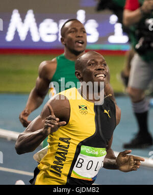 Rio De Janeiro, RJ, Brasilien. 14. August 2016. Olympia Leichtathletik: Goldmedaille Sieger Usain Bolt (JAM) feiert Sieg in der Männer 100m-Finale im Olympiastadion (Länderspiel) während der Spiele 2016 in Rio Olympischen Sommerspiele. Bildnachweis: Paul Kitagaki Jr./ZUMA Draht/Alamy Live-Nachrichten Stockfoto