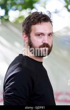 Edinburgh, UK. 15. August 2016. Edinburgh International Book Festival 3. Tag. Edinburgh International Book Festival statt in Charlotte Square Gardens. Edinburgh. Abgebildete Dominic Hinde. Pako Mera/Alamy Live-Nachrichten Stockfoto