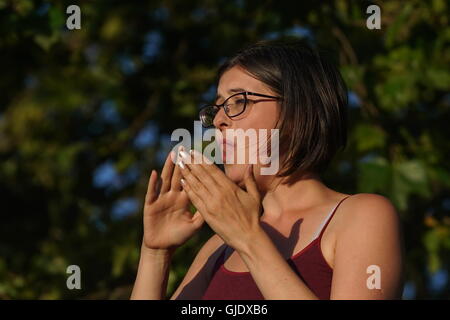 London, England, Vereinigtes Königreich. 15. August 2016. Referent bei der BAME Kundgebung zur Unterstützung der Jeremy Corbyns Wiederwahlkampagne als Labour Party Leader bei Highbury Fields, London, UK. Bildnachweis: Siehe Li/Alamy Live News Stockfoto