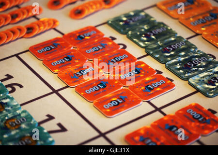 Dortmund, Deutschland. 16. August 2016. Chips auf dem Roulettetisch an der Spielbank Hohensyburg Casino in Dortmund, Deutschland, 16. August 2016. Die Westdeutsche Spielbanken (Westspiel) Casinos in Nordrhein-Westfalen und Bremen lancieren eine Werbe-Kampagne mit mehr spielen und größeren Jackpots. Foto: OLIVER BERG/DPA/Alamy Live-Nachrichten Stockfoto
