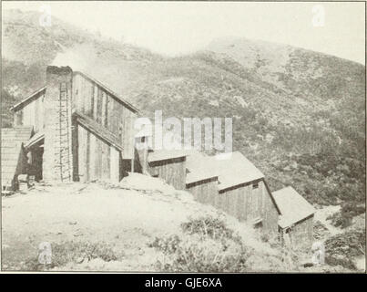 Dieses Dokument mit dem Titel „Anhang zu den Journalen des Senats und der Versammlung der Sitzung der Legislative des Staates Kalifornien (1917)“ ist ein historisches Protokoll der Legislative, in dem die Ereignisse, Debatten und Verfahren während der kalifornischen Legislativsitzung im Jahr 1917 detailliert dargestellt werden. Stockfoto