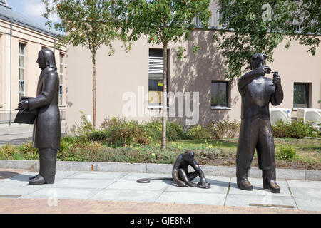 Statuen von Wilhelm von Humboldt und Alexander von Humboldt außerhalb der Humboldt-Bibliothek, Tegel, Berlin, Deutschland Stockfoto