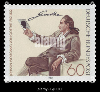 Die 1982 DBP 1121-Marke ehrt Johann Wolfgang von Goethe, eine Schlüsselfigur der deutschen Literatur und Philosophie. Goethes Werke, darunter Faust, beeinflussten die europäische Kultur stark. Dieser Stempel spiegelt sein beständiges Vermächtnis in der deutschen Geistes- und Kulturgeschichte wider. Stockfoto