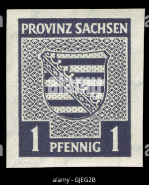 Die Marke SBZ Provinz Sachsen 66 Wappen 1945 wurde nach dem Zweiten Weltkrieg in der sowjetischen Besatzungszone Deutschlands ausgegeben. Sie trägt das Wappen Sachsens und war Teil einer Serie zum Gedenken an die regionale Identität in der Nachkriegszeit. Stockfoto