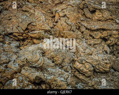 Nahaufnahme der alten vulkanischen Lava im Timanfaya Nationalpark in Lanzarote, Kanarische Inseln, Spanien Stockfoto