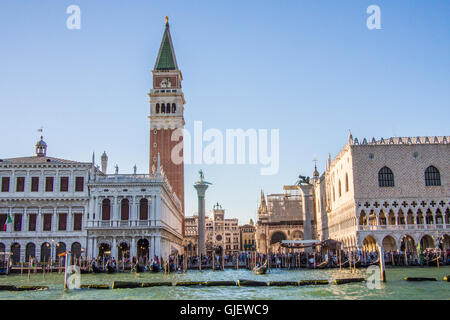 Blick von den Canale della Giudecca zum Markusplatz, Provinz Venedig, Veneto, Italien. Stockfoto