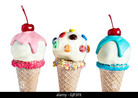Cake pops Eis in den Zapfen, isoliert auf weißem Hintergrund Stockfoto