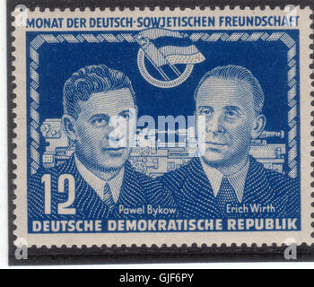 DDR-Briefmarke Monat der DSF 1951 12 Pf Stockfoto