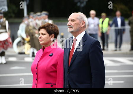 Warschau, Polen. 15. August 2016. Beata Szydlo Premierminister und Minister für Verteidigung Antoni Macierewicz während der polnischen Armee Festtag. Bildnachweis: Jakob Ratz/Pacific Press/Alamy Live-Nachrichten Stockfoto