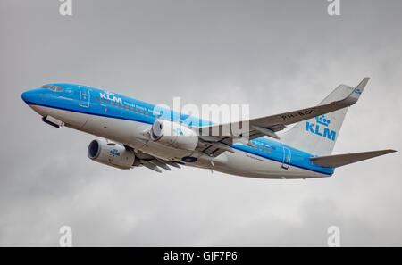 KLM Royal Dutch Airlines Boeing 737 PH-BGP Abflug vom Flughafen London-Heathrow LHR Stockfoto