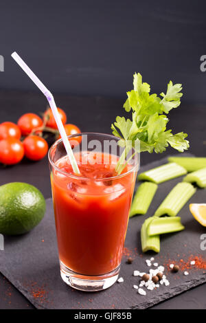 Bloody Mary Alkohol trinken Stockfoto