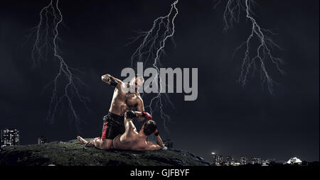 Box-Kämpfer Trainning im Freien. Mixed-media Stockfoto