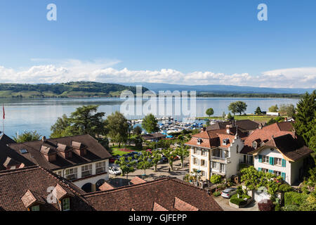 Die Altstadt von Murten (oder Murten in deutscher Sprache) und seinem See im Kanton Freiburg in der Schweiz Stockfoto