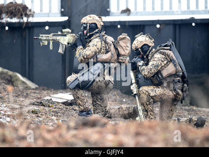 Kampftaucher der Marine / Bundeswehr Studienabschnitte Einer Übung / Einsatz am 5. April 2014 in Eckernförde. Kampftaucher der deutschen Spezifikation Stockfoto