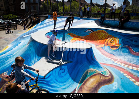 Menschen mit einem Skatepark Brüssel, Belgien Stockfoto