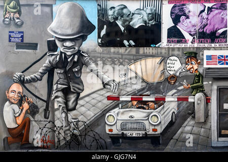 Wandbild an der East Side Gallery Store, Friedrichshain, Berlin, Deutschland. Stockfoto