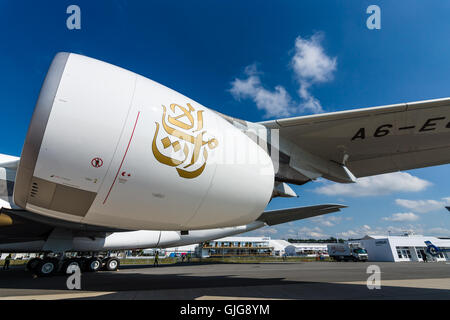 Detail des Flügels und ein Turbofan-Triebwerk "Engine Alliance GP7000" das größte Flugzeug der Welt - Airbus A380. Stockfoto