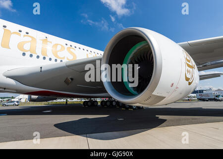 Detail des Flügels und ein Turbofan-Triebwerk "Engine Alliance GP7000" das größte Flugzeug der Welt - Airbus A380. Stockfoto