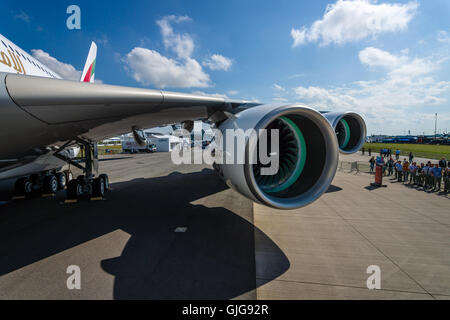 Detail des Flügels und ein Turbofan-Triebwerk "Engine Alliance GP7000" das größte Flugzeug der Welt - Airbus A380. Stockfoto